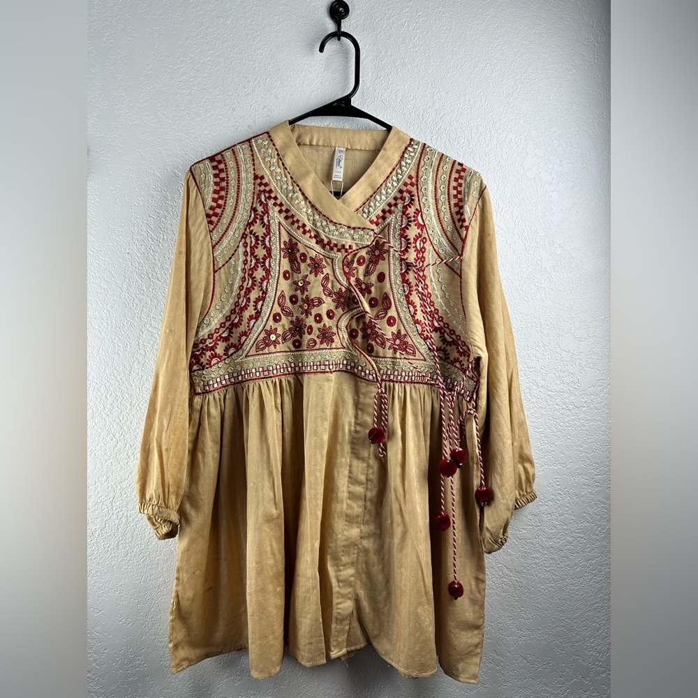 Ethnic Tan/Red Floral Embroidered Indian Tunic Blouse Size L NWT